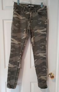 Refuge camouflage size 6 jeans